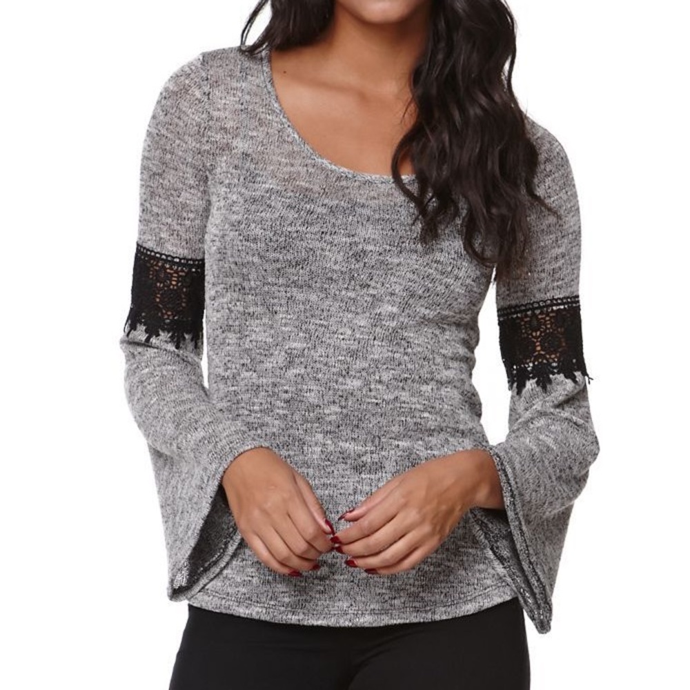 LA HEARTS gray bell sleeve boho top w/ black lace